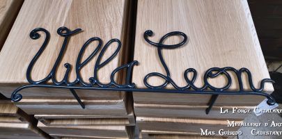 ecriture de maison en decoupe laser forge catalane