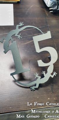 numero decoupe laser motif geco forge catalane