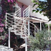 Escalier double limon cremaillere double quart tournant thermolaquage blanc marche bois rampant lisses horizontale Forge Catalane