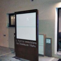 Porte publicite illumine led agence immo fer Forge Catalane Cabestany