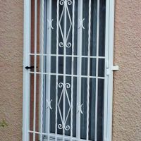 grille protection articulee barreaudage volutes 3 fer Forge Catalane Cabestany