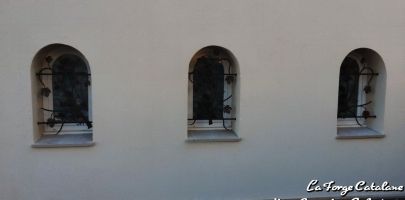 grille protection fixe sarment vigne travail forge 2 fer Forge Catalane Cabestany