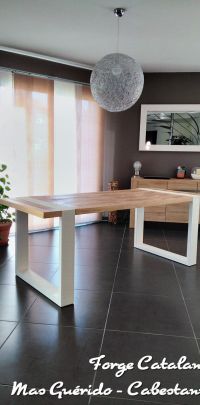 Table pietement plateau bois sous pieds moderne sobre forge catalane