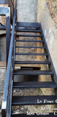 escalier double limon lateraux marches tole larmee forge catalane