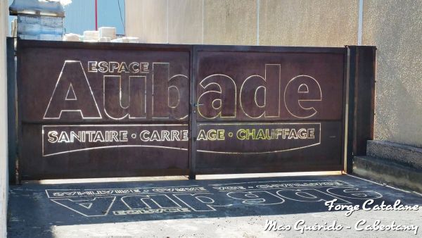 portail 2 vantaux enseigne decoupe laser groupe aubade cabestany forge catalane